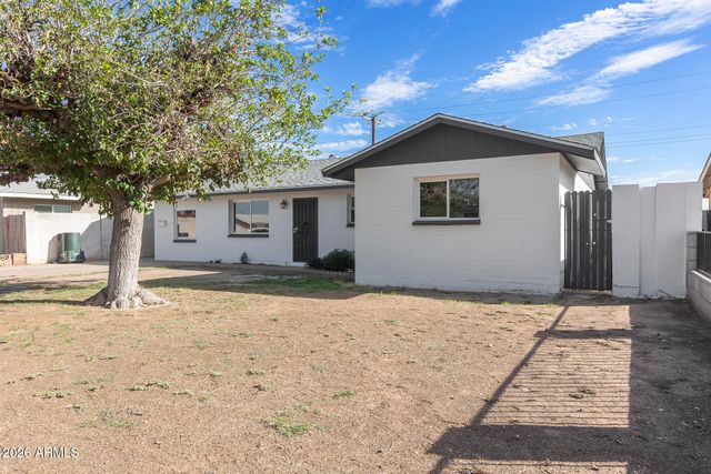 7935 W EARLL Drive, Phoenix, AZ 85033
