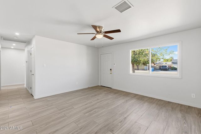 7935 W EARLL Drive, Phoenix, AZ 85033