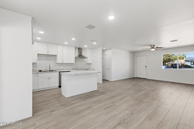 7935 W EARLL Drive, Phoenix, AZ 85033