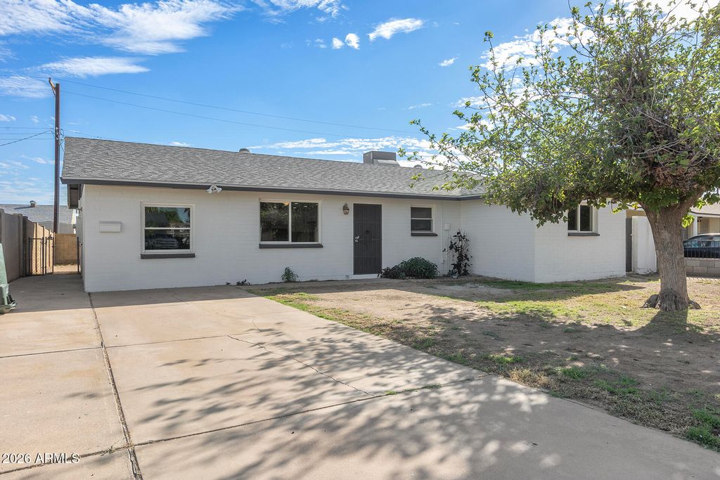 7935 W EARLL Drive, Phoenix, AZ 85033