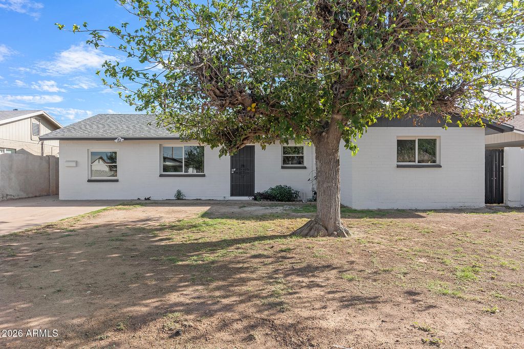 7935 W EARLL Drive, Phoenix, AZ 85033 — photo 2