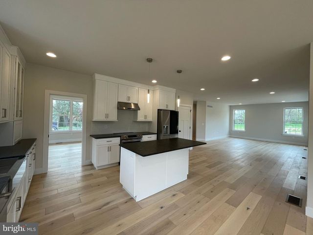 828 SPRING CITY RD, Phoenixville, PA 19460