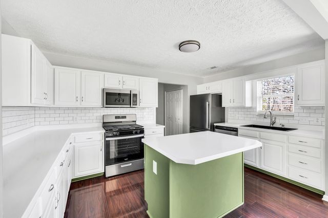 121 Deer Ridge Ln, Hendersonville, TN 37075