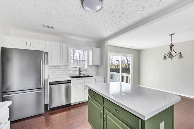 121 Deer Ridge Ln, Hendersonville, TN 37075