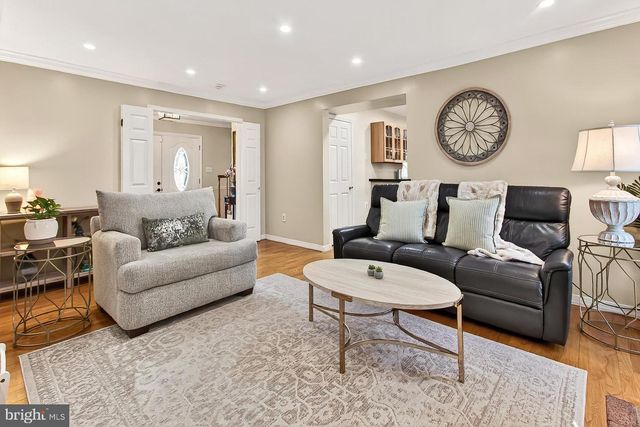 11963 HEDGES RUN DR, Woodbridge, VA 22192