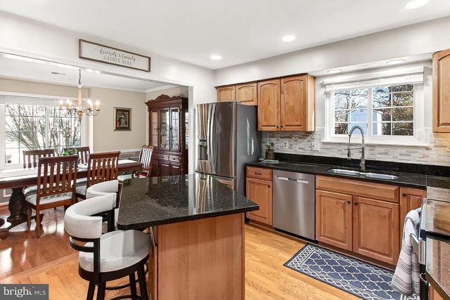 11963 HEDGES RUN DR, Woodbridge, VA 22192