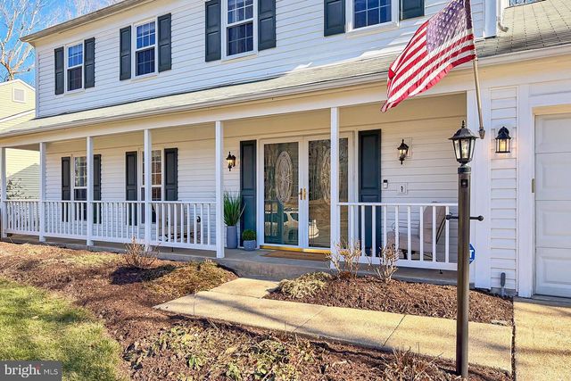 11963 HEDGES RUN DR, Woodbridge, VA 22192