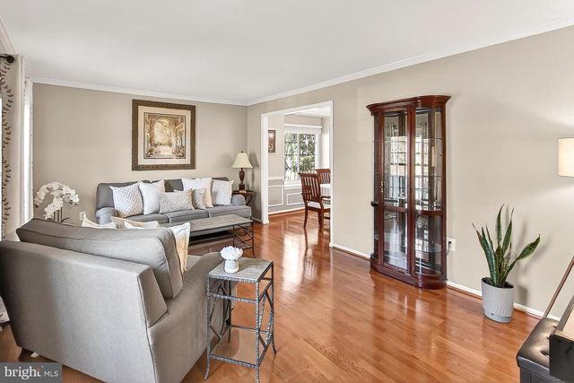 11963 HEDGES RUN DR, Woodbridge, VA 22192