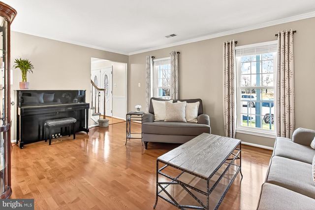 11963 HEDGES RUN DR, Woodbridge, VA 22192