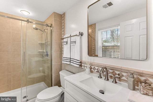 11963 HEDGES RUN DR, Woodbridge, VA 22192