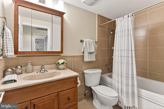 11963 HEDGES RUN DR, Woodbridge, VA 22192