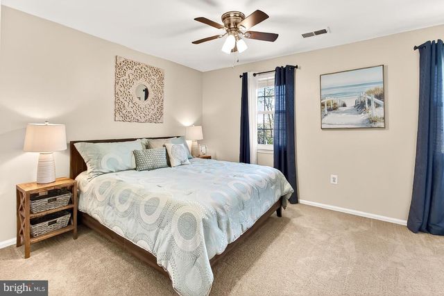 11963 HEDGES RUN DR, Woodbridge, VA 22192