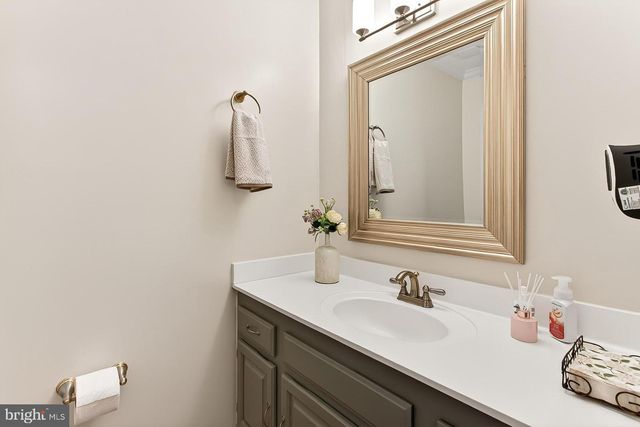 11963 HEDGES RUN DR, Woodbridge, VA 22192