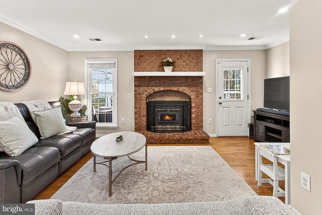 11963 HEDGES RUN DR, Woodbridge, VA 22192