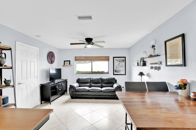 14592 Country Side Lane, Delray Beach, FL 33484