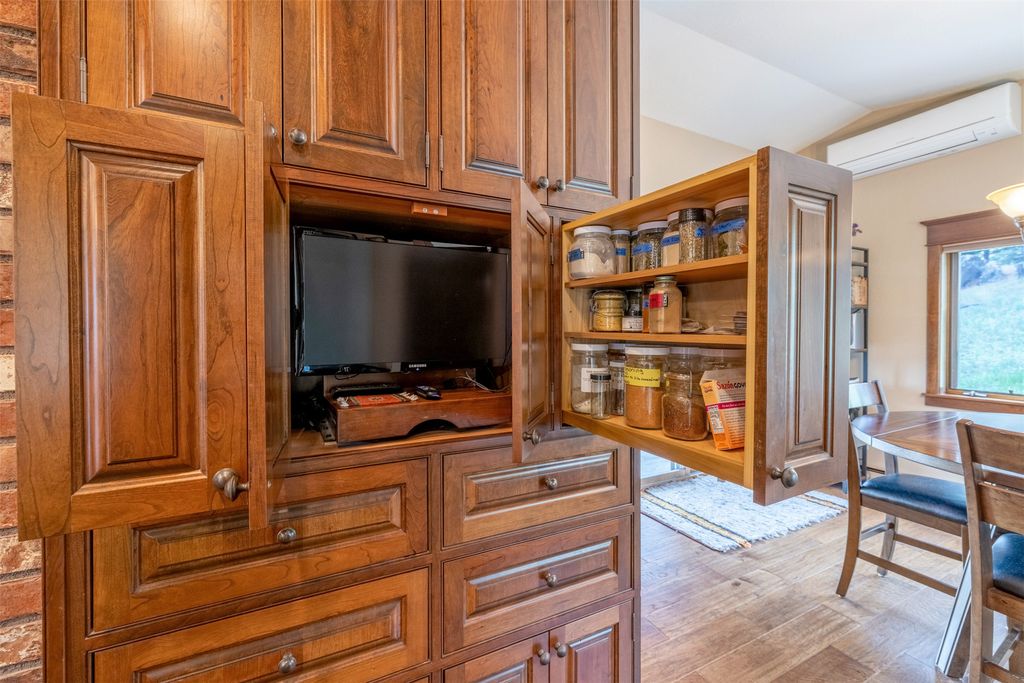 Image 15 of property listing at 6 Hidden Valley Drive, Clancy, MT 59634