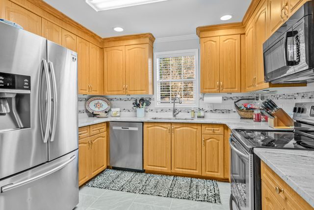 1522 N Avalon Circle, Charleston, SC 29407