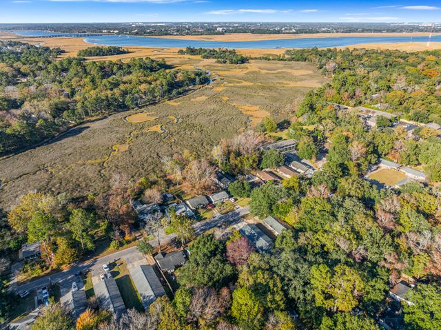 1522 N Avalon Circle, Charleston, SC 29407