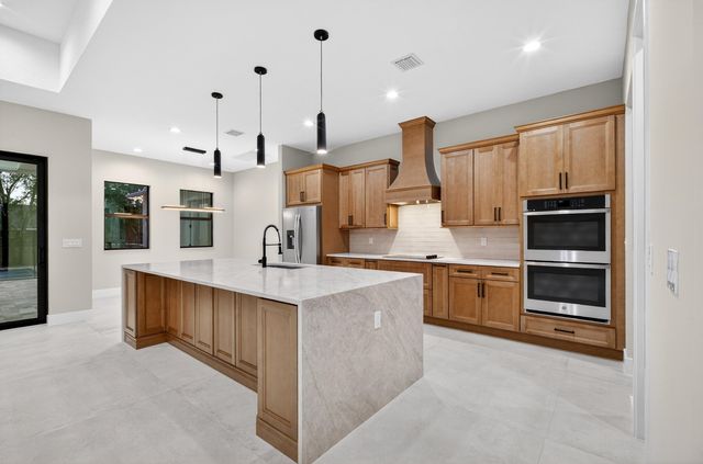 14736 69th Street N, Loxahatchee, FL 33470