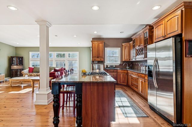 10 W Sanders Street, Greenlawn, NY 11740