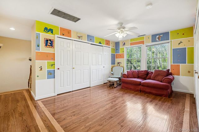 10 W Sanders Street, Greenlawn, NY 11740