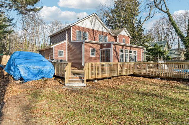 10 W Sanders Street, Greenlawn, NY 11740