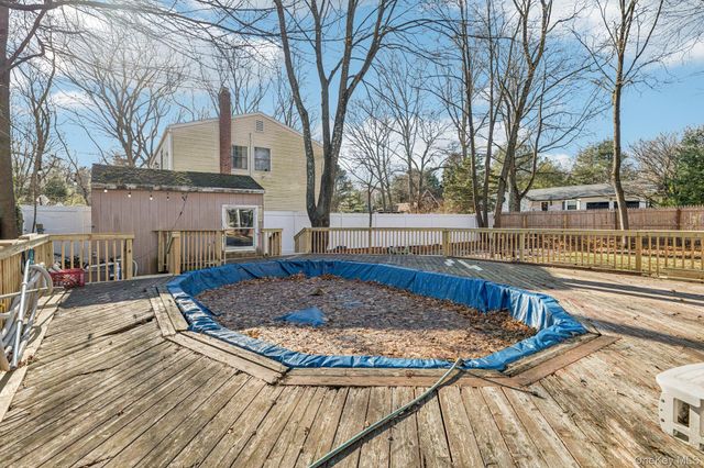 10 W Sanders Street, Greenlawn, NY 11740