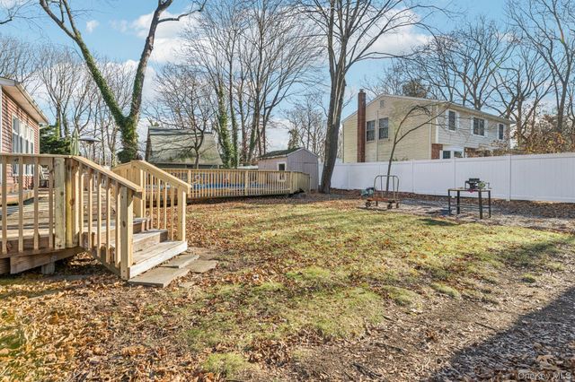 10 W Sanders Street, Greenlawn, NY 11740