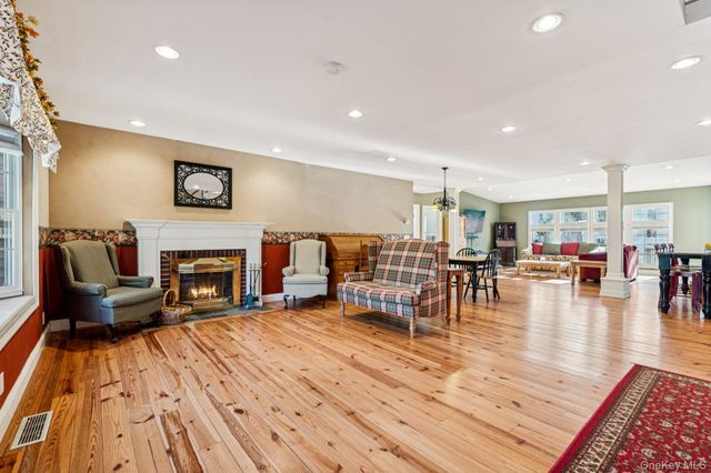 10 W Sanders Street, Greenlawn, NY 11740