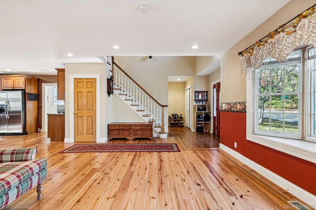 10 W Sanders Street, Greenlawn, NY 11740