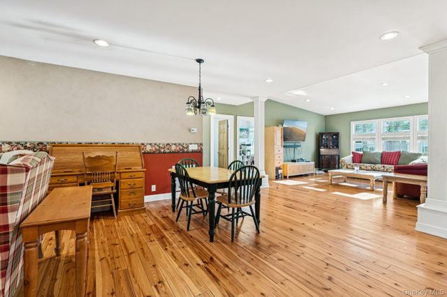 10 W Sanders Street, Greenlawn, NY 11740