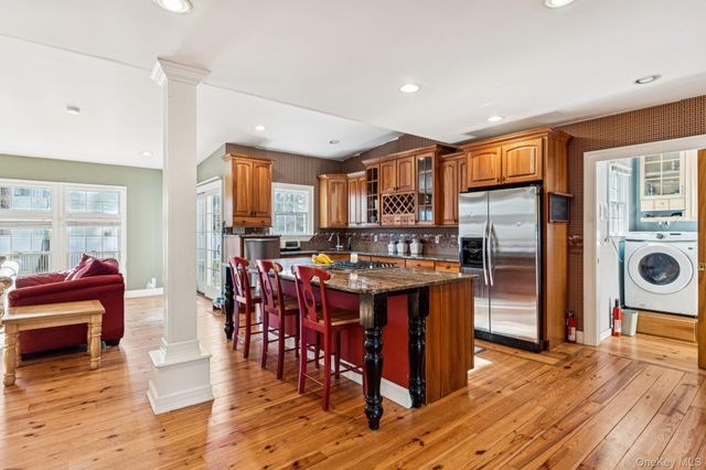 10 W Sanders Street, Greenlawn, NY 11740