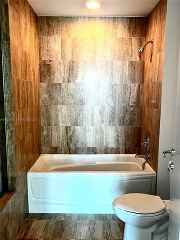 300 S Biscayne Blvd T-2912, Miami, FL 33131