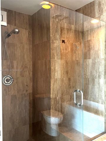 300 S Biscayne Blvd T-2912, Miami, FL 33131