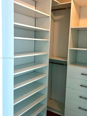 300 S Biscayne Blvd T-2912, Miami, FL 33131