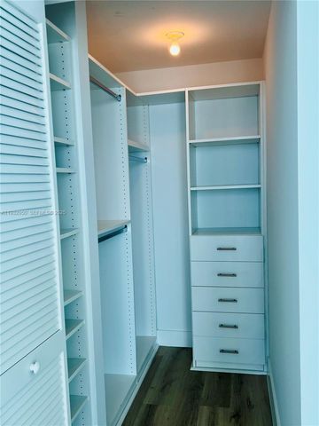 300 S Biscayne Blvd T-2912, Miami, FL 33131