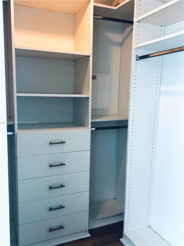 300 S Biscayne Blvd T-2912, Miami, FL 33131