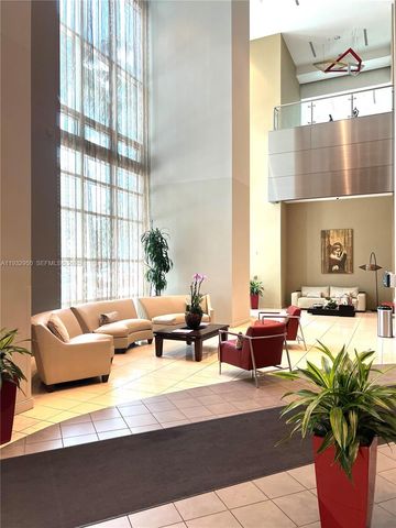 300 S Biscayne Blvd T-2912, Miami, FL 33131