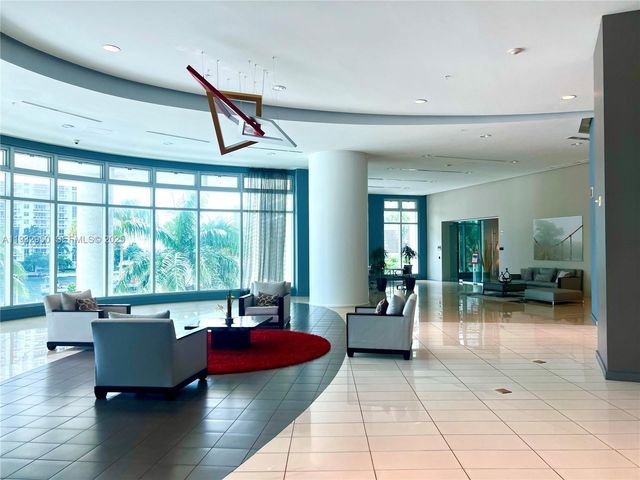 300 S Biscayne Blvd T-2912, Miami, FL 33131