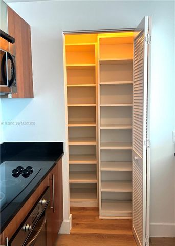 300 S Biscayne Blvd T-2912, Miami, FL 33131