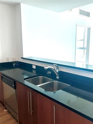 300 S Biscayne Blvd T-2912, Miami, FL 33131