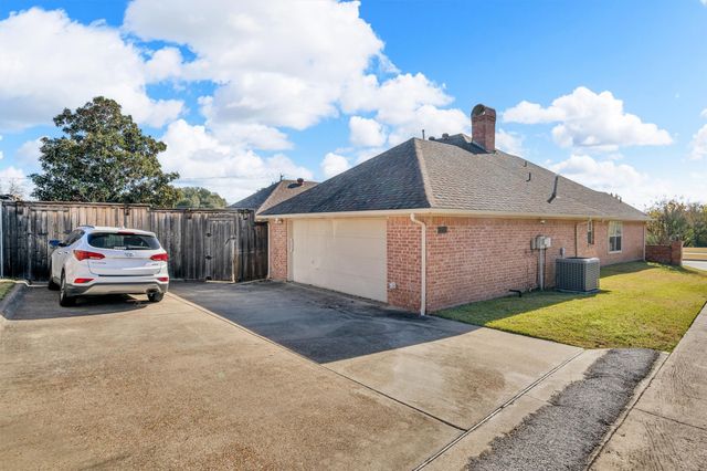 2219 Le Mans Drive, Carrollton, TX 75006