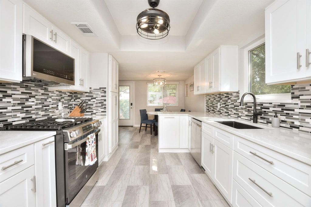 613 Forest TRL, Cedar Park, TX 78613