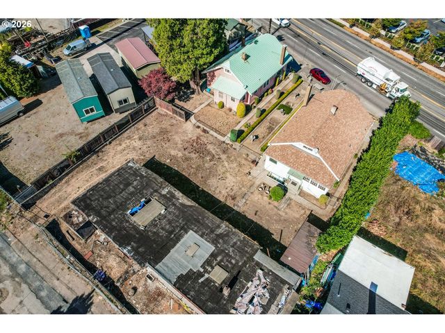 1152 Ne COLUMBIA Blvd, Portland, OR 97211