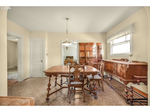 1152 Ne COLUMBIA Blvd, Portland, OR 97211