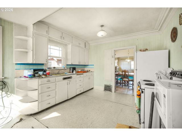 1152 Ne COLUMBIA Blvd, Portland, OR 97211
