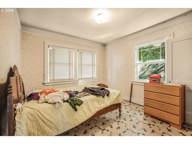 1152 Ne COLUMBIA Blvd, Portland, OR 97211