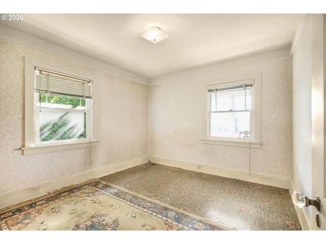 1152 Ne COLUMBIA Blvd, Portland, OR 97211