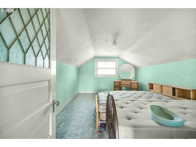 1152 Ne COLUMBIA Blvd, Portland, OR 97211