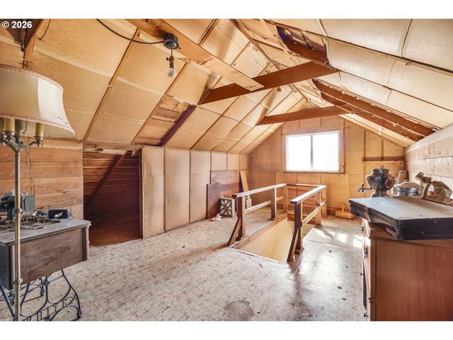 1152 Ne COLUMBIA Blvd, Portland, OR 97211